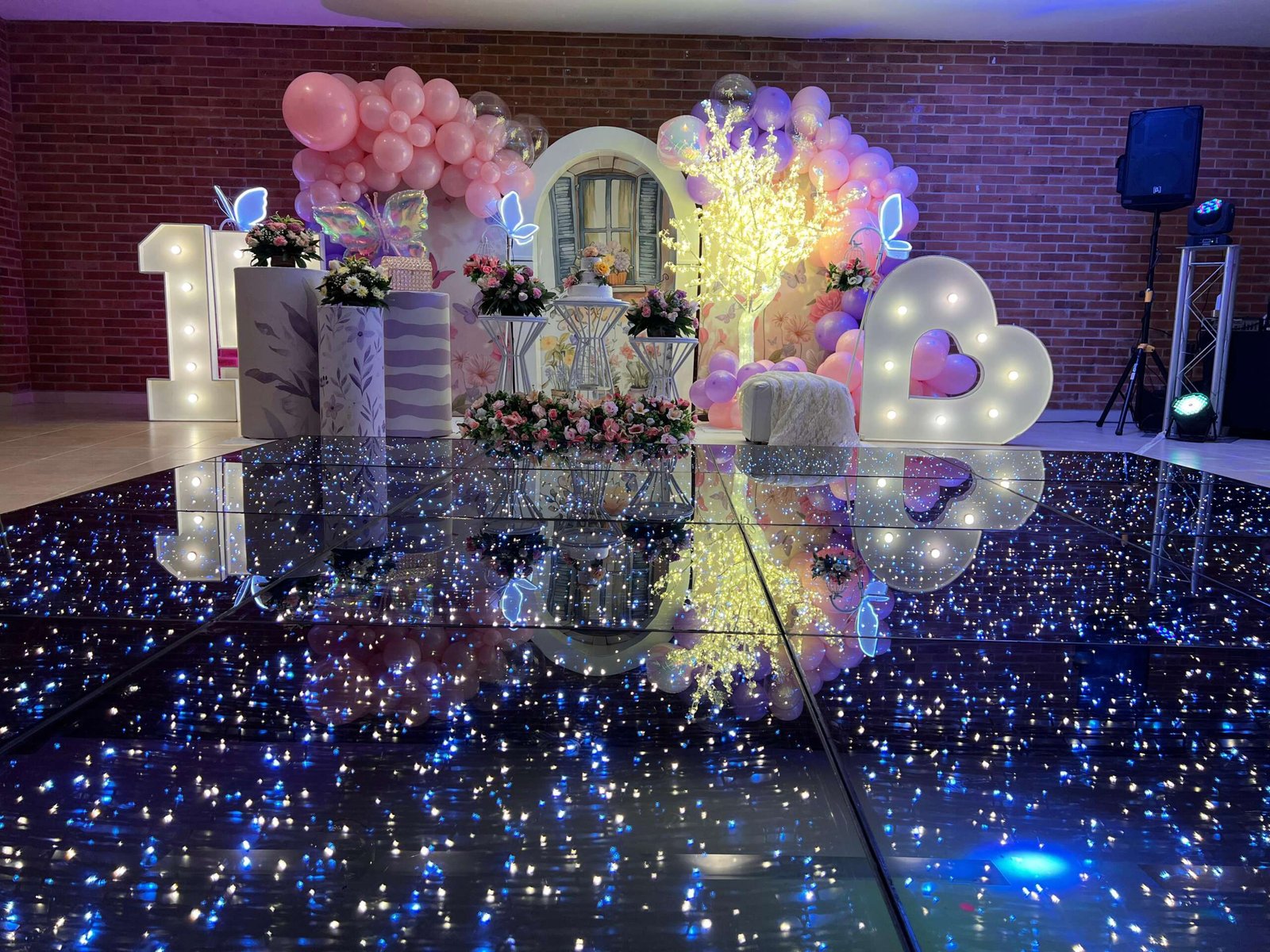 Alquiler de Pista Led Galaxy 3x3 - 9 m2 (20-30 invitados)