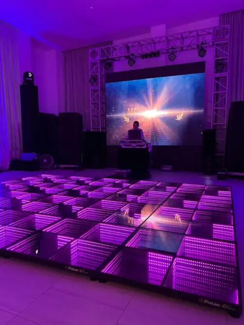 Alquiler de Pista de Baile Infinity LED 4x3 - 12 m2 (40-50 invitados)